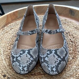 Dansko size 40 Lilly gray snake Mary Jane Flat Ballet round toeExcellent💕 9.5-10